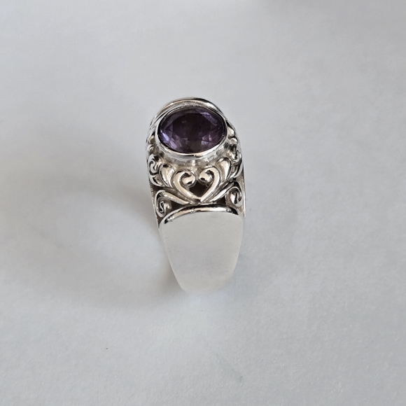Elegant 925 Silver Ring with Amethyst Gemstone - Picture 3 of 6